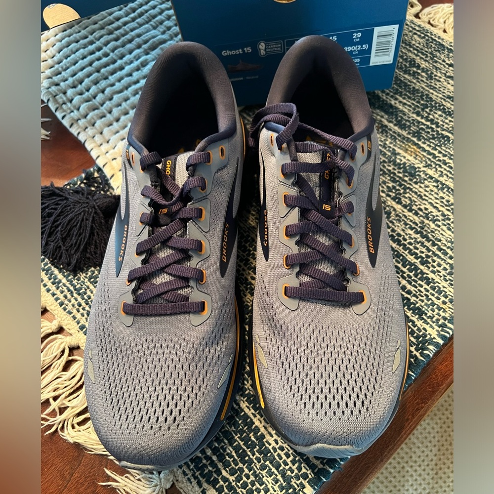Men’s Brooks Ghost 15 size 11 sneakers NEVER WORN
